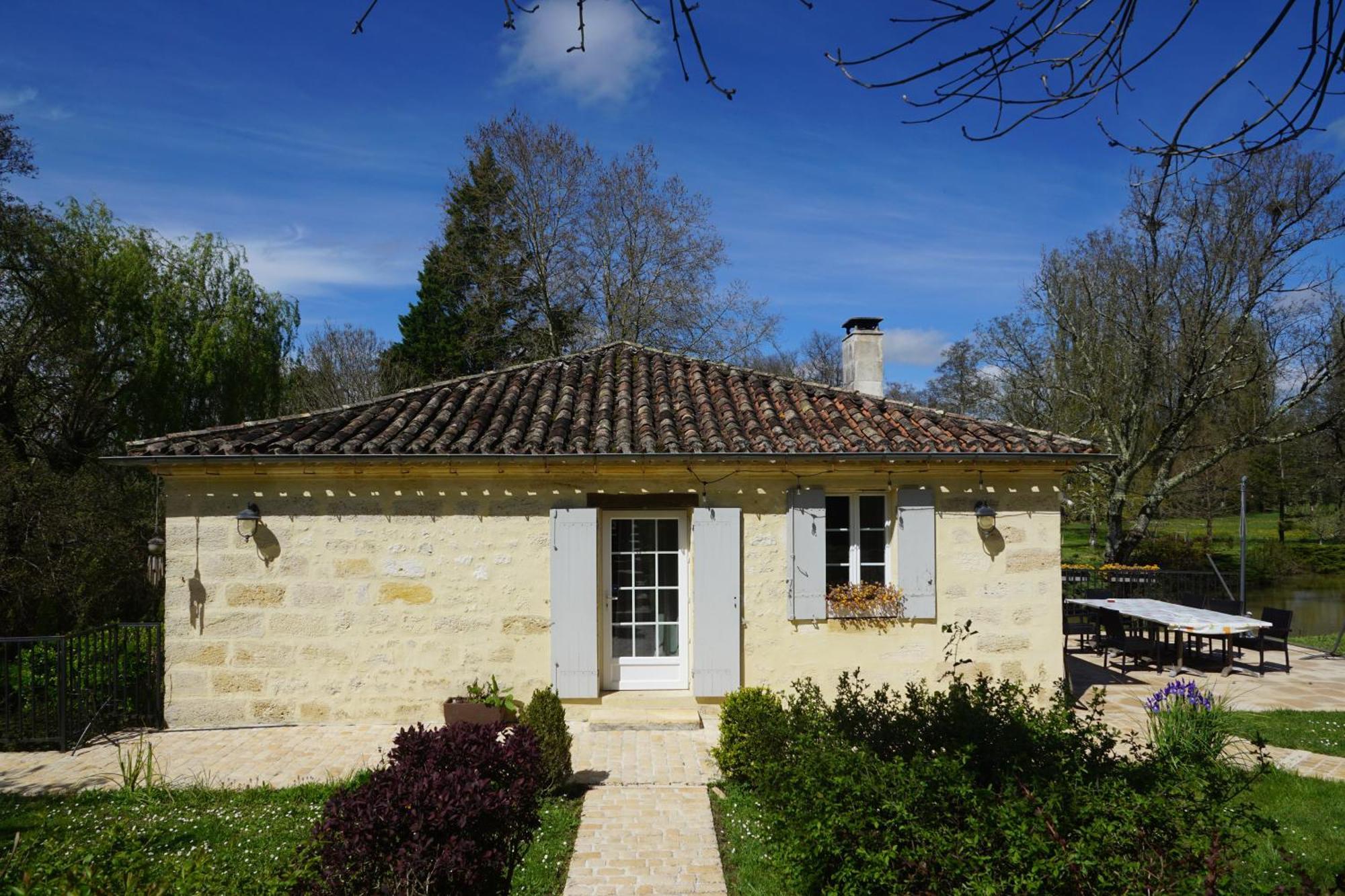 Hotel Moulin Notre Dame Saint-Genès-de-Castillon Exterior foto
